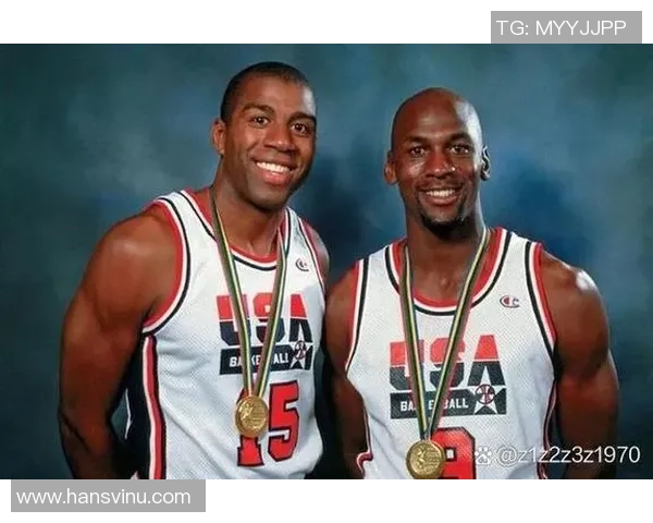 历代足球巨星的辉煌历程与传奇故事揭秘