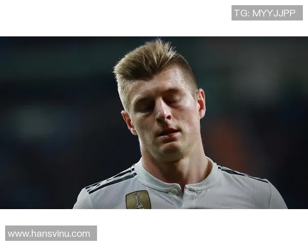 足球明星克罗斯的职业生涯与成就解析